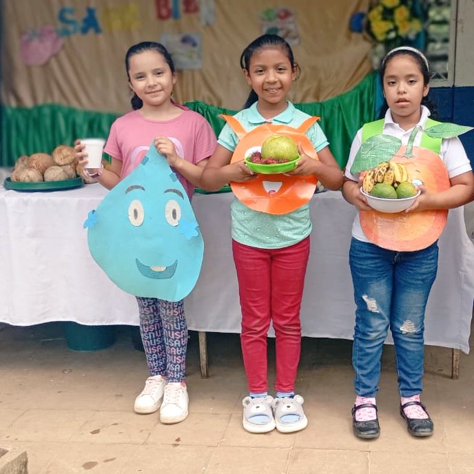 DeChontales's tweet photo. 16 de octubre | Día Internacional de la Alimentación 🥣🍛

En Nicaragua a través del Programa Integral de Nutrición Escolar, diariamente se entrega 1 millón 200 mil raciones de alimentos, además de trabajar en los huertos escolares, escuela San Marcos. 🎉 https://t.co/25SmIs0bRv