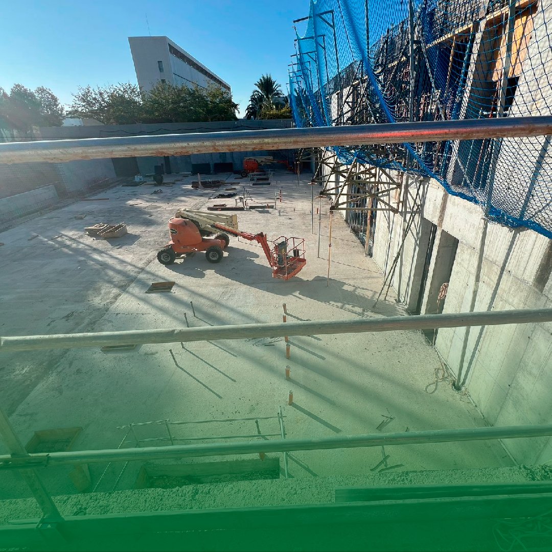 🏢🔋 En marcha hacia la eficiencia energética 🔋🏢

¡Ya hemos comenzado las visitas de control de eficiencia energética en el nuevo edificio Perleta de la UMH! 

#etresconsultores #eficienciaenergética #sostenibilidad #umh #ingenieríasostenible #controlenergético