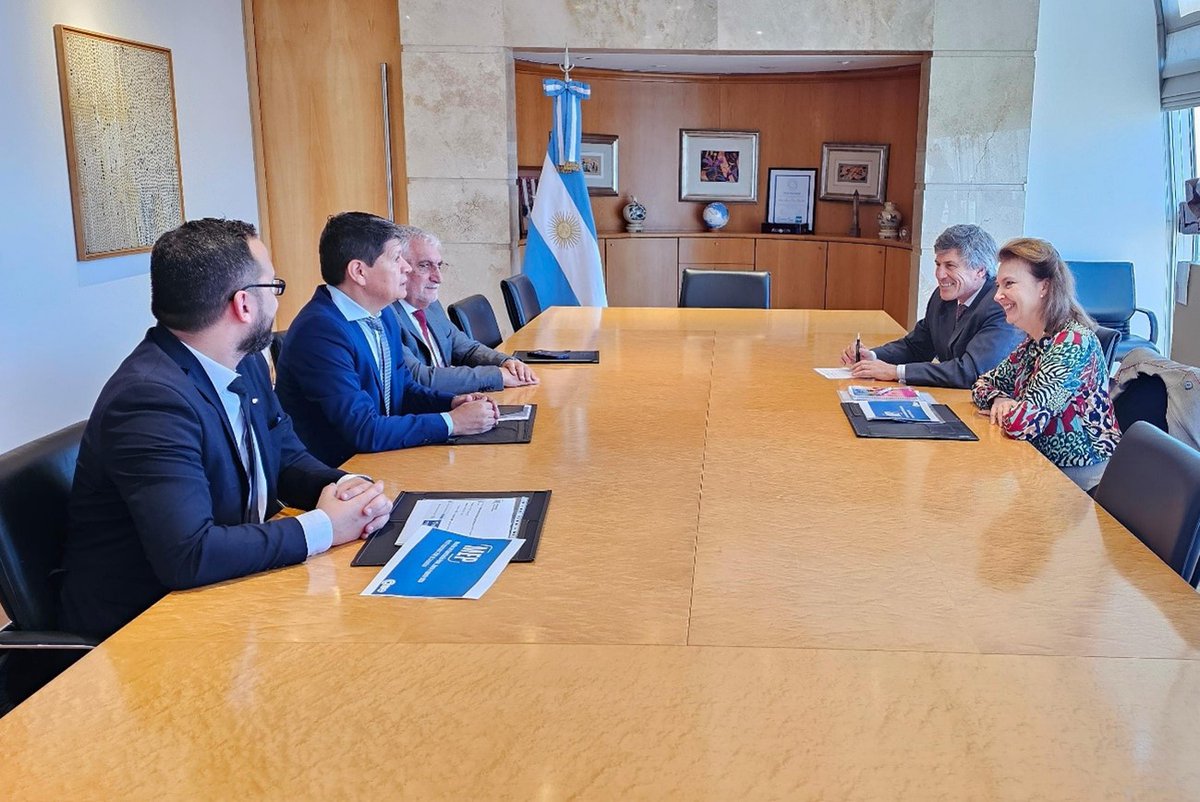#CAME Y MONDINO ALIENTAN LAS EXPORTACIONES #PYMES

El presidente <a href="/AlfredoGZChaco/">Alfredo González</a>, y el secretario general @ricardodiab, se reunieron con la ministra <a href="/DianaMondino/">Diana Mondino</a>, para promover las exportaciones de las pequeñas y medianas empresas argentinas 🇦🇷. 

Durante el encuentro se