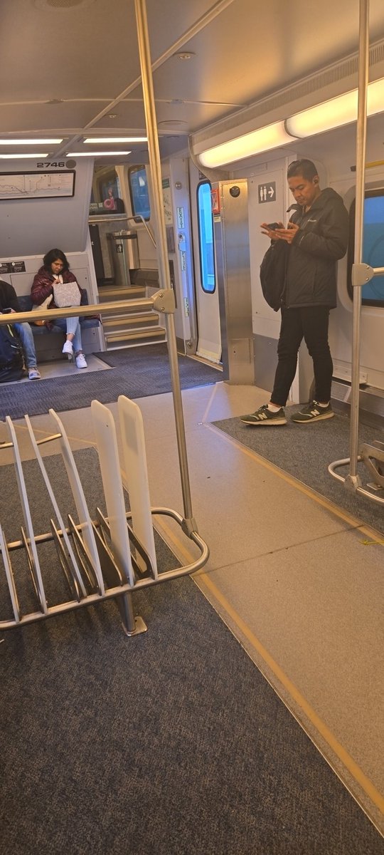 maetzing's tweet photo. Completely support the idea but if they're not being used and - worse yet - people with bikes continue to occupy other coaches - then what's the point? https://t.co/CL4yWcomEp
