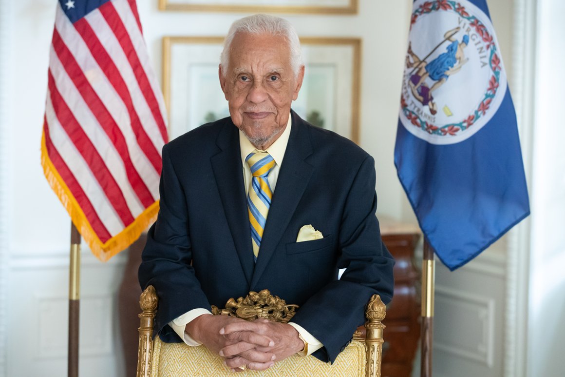 L. Douglas Wilder (@governorwilder) on Twitter photo I joined John Reid, <a href="/NewsradioWRVA/">NEWSRADIO WRVA</a>, yesterday and discussed the 2024 elections and explored recent polling from the <a href="/VCUWilderSchool/">VCU Wilder School</a> Commonwealth Poll. I stated that the presidential and local elections will indeed be a “turn out” election... Read more: wildervisions.com/2024/10/16/vot… I joined John Reid, <a href="/NewsradioWRVA/">NEWSRADIO WRVA</a>, yesterday and discussed the 2024 elections and explored recent polling from the <a href="/VCUWilderSchool/">VCU Wilder School</a> Commonwealth Poll. I stated that the presidential and local elections will indeed be a “turn out” election... Read more: wildervisions.com/2024/10/16/vot…