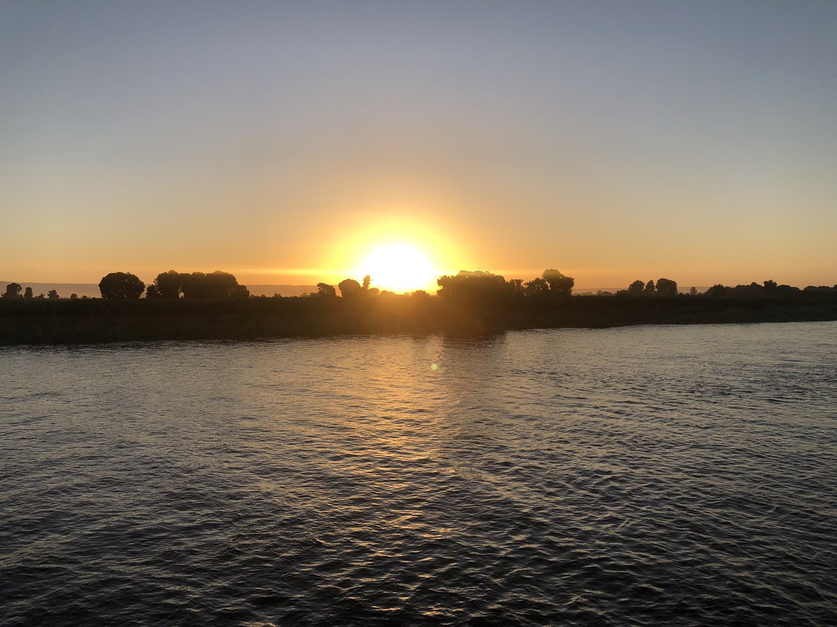 Manuela99193331's tweet image. Puestas de sol en el #Nilo
#FelizNoche
