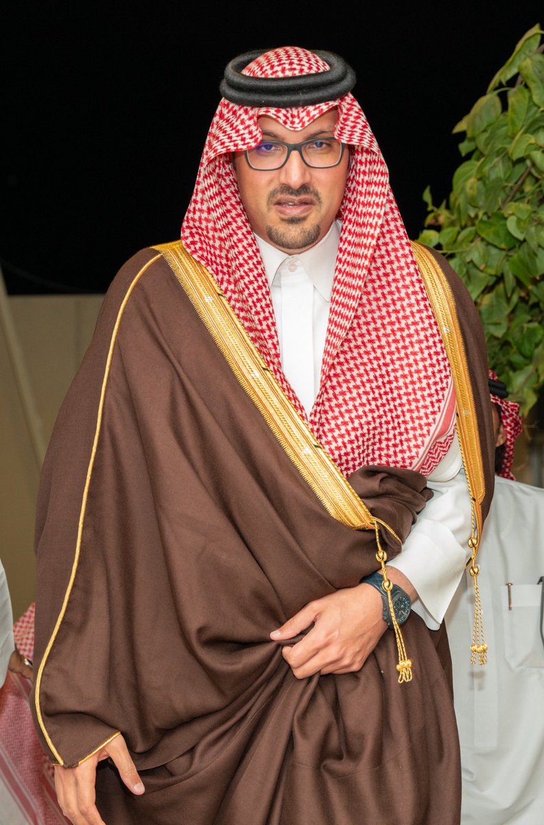SultanMuazi's tweet photo. تشرفنا بزيارة صاحب السمو الملكي الأمير سعود بن خالد الفيصل، نائب أمير منطقة المدينة المنورة، لمجلس والدي الشيخ صالح بن معزي العامري الجهني ، وكان شرفاً كبيراً لنا أن يتفضل سموه بقبول دعوة الوالد.

وقد أدرتُ هذه الجلسة التي تعني لنا الكثير، حيث تميزت بمزيج من المشاركات الشعرية الوطنية بمشاركة الشاعر فيصل الهجلة المطيري والشاعر متعب بن فرحان المنقرة، بالإضافة إلى مناقشات هندسية حول مشاريع الطاقة الحيوية في المنطقة الغربية التي قدّمها المهندس ماجد أحمد العامري الجهني، وأيضاً الحديث الأكاديمي الذي ألقاه الدكتور سالم عبدالرحمن البلوي عن مجلس وادي القرى الثقافي بالعلا.