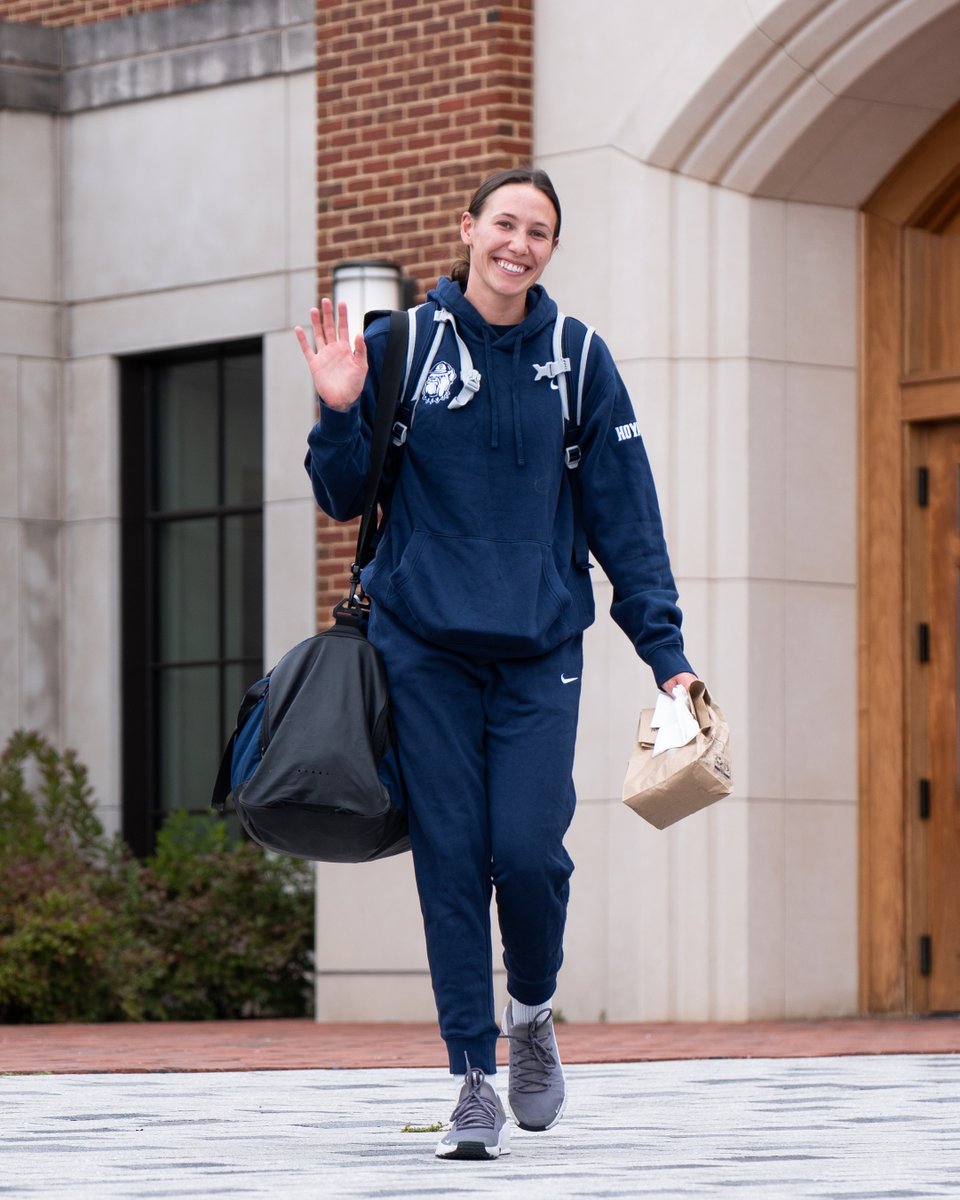 HoyasWSoc's tweet photo. On the road again✈️

#HoyaSaxa https://t.co/DOvsJpV2yt