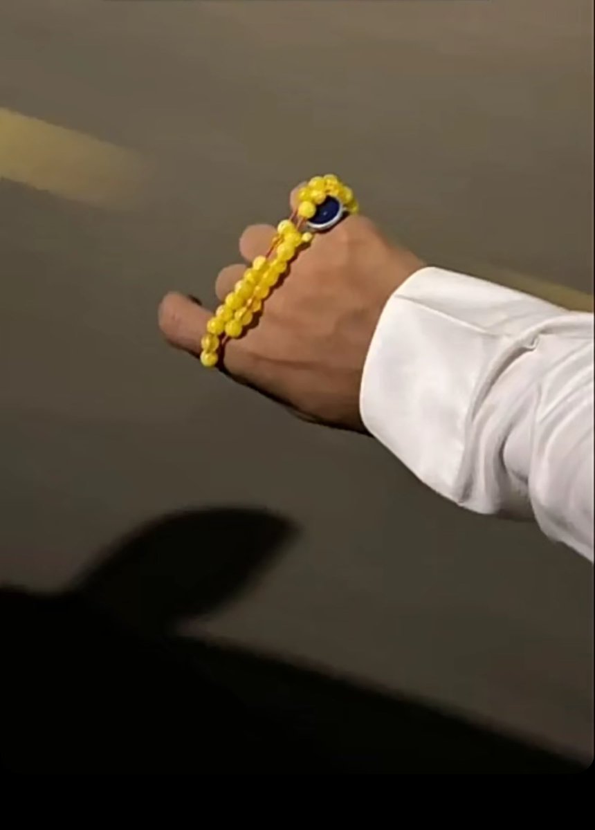 - رغم كل هذا الثبات الذي يظهره، ما كان بحاجة لشيء أكثر من كلمة مطمئنة واحدة، تميلُ لقلبه برقّة،تهزم خوفه وتزيل عن كتفهِ ثقل هذا العالم.