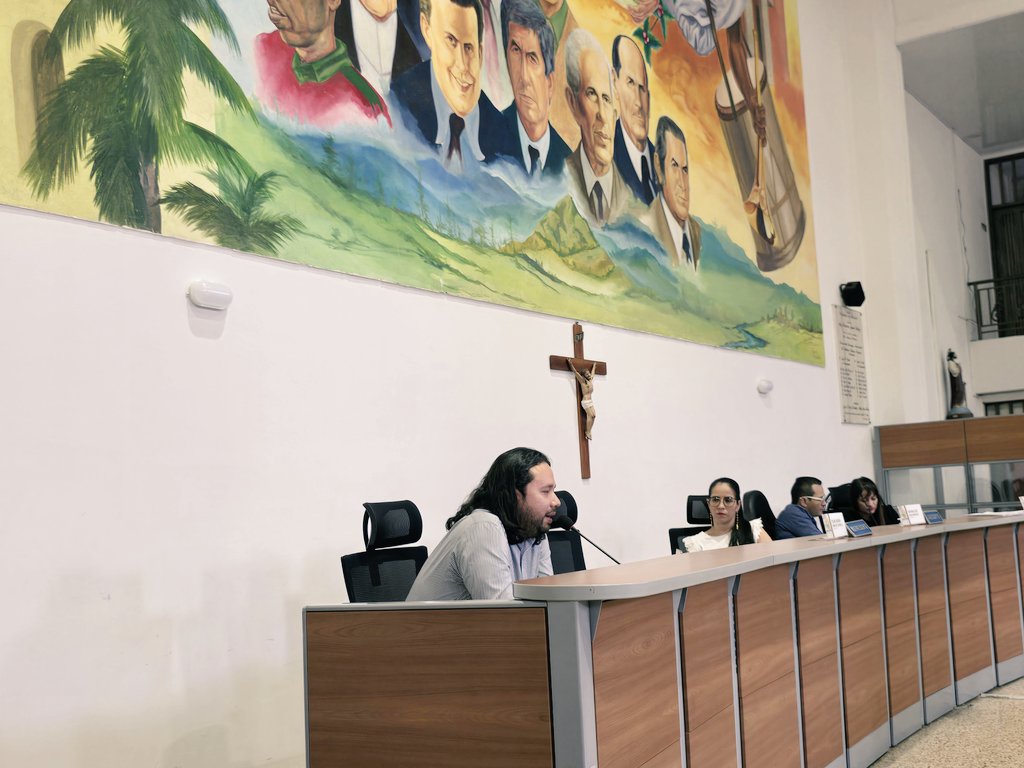 infitulua's tweet photo. #AEstaHora Julian A. Restrepo Gerente de @infitulua presenta informe de gestión del Instituto con corte octubre 2024 ante el Concejo Municipal de Tuluá. ¡Seguimos trabajando incansablemente en obras de Infraestructura para #SerFelices! https://t.co/Ttl6UaxQ1u