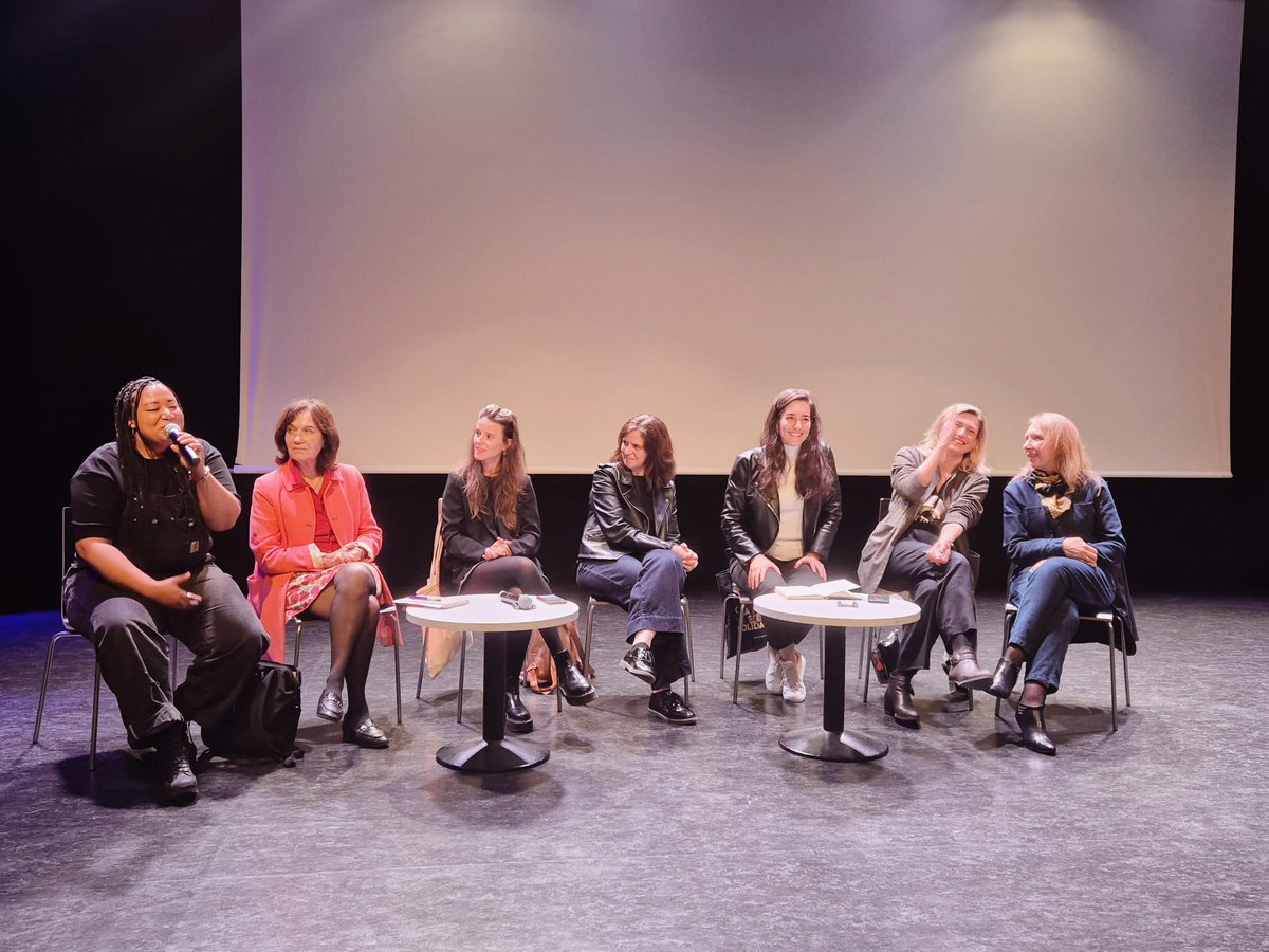 PSParis18's tweet photo. Très très belle fin de la soirée débat-projection du film de Julie Gayet sur Olympe de Gouges. Beaucoup d'émotions, de convictions, une salle émue et enthousiaste ✊🌹
Merci beaucoup @GabrielleSiry @IamJulieGayet @EricLejoindre @carine_rolland @vtrajan @NadiaBenakli https://t.co/tZ4Ds99Mmt