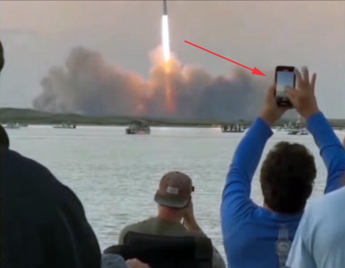 James_Hawke1's tweet image. No rocket or tower image on phone screens of fans. 🤨🚀
#SpaceCrack #SpaceX #FakeSpace
