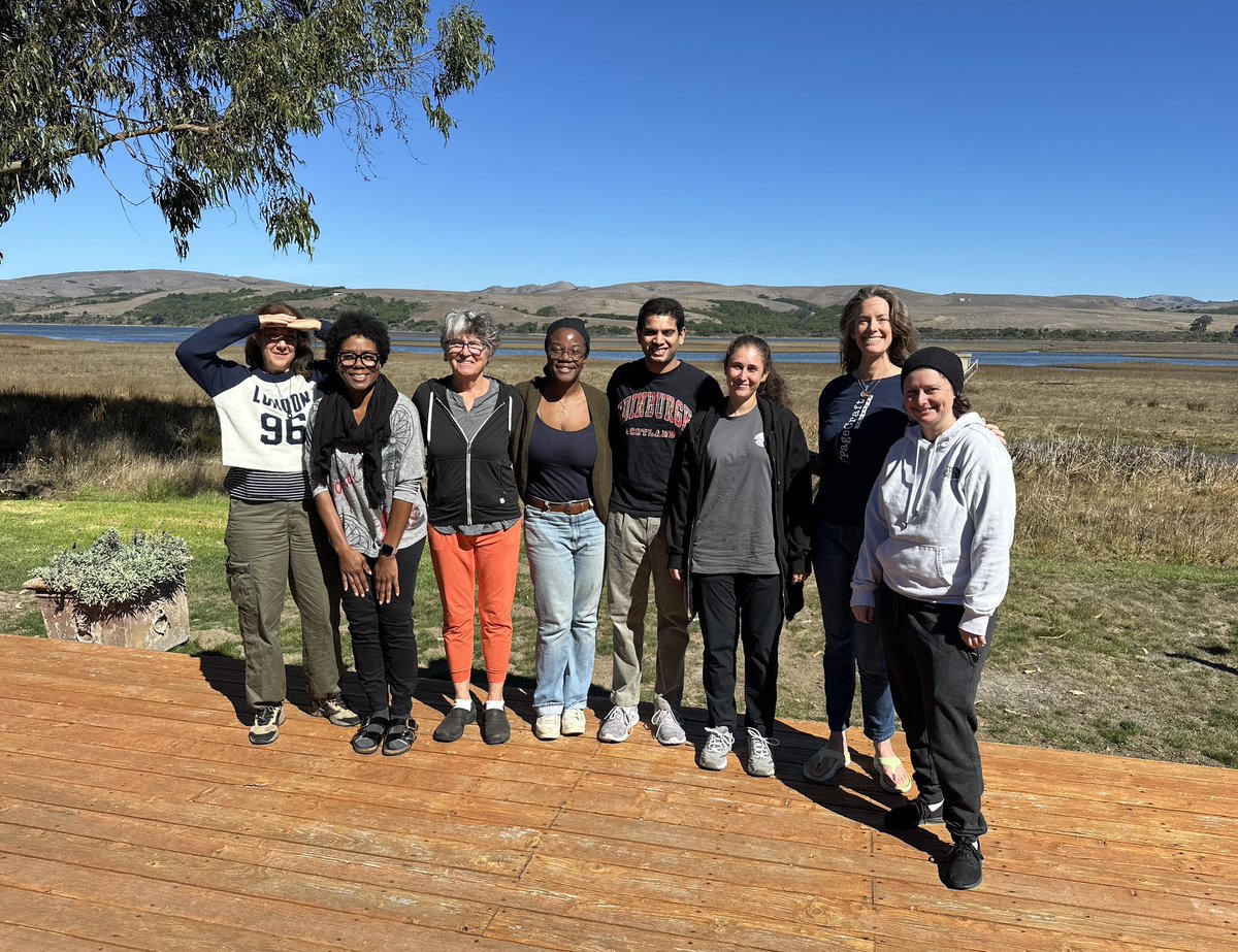 PageCraftwrite's tweet photo. This year’s Rewrite Lab cohort making the pages happen! https://t.co/BwTuvvPQeR