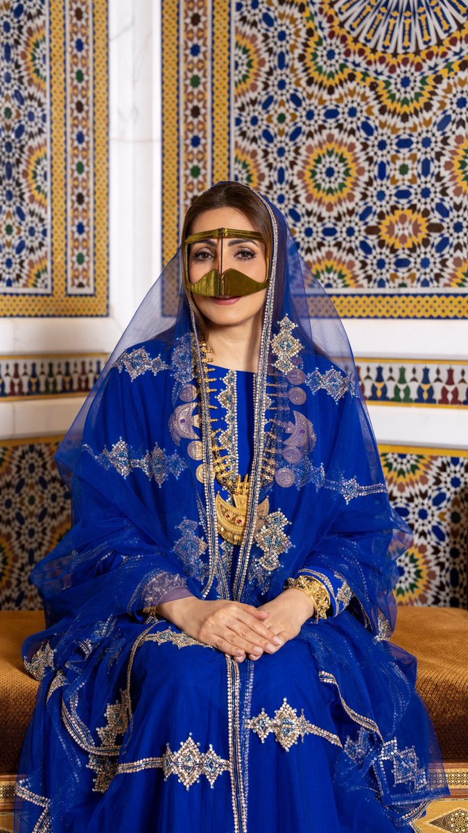 asmasaid90's tweet photo. يُباركهـــا البهاءُ
إذَا أَطَلتْ 💙

#السيدة_الجليلة 
#يوم_المرأة_العمانية https://t.co/BBYVjr3hHr