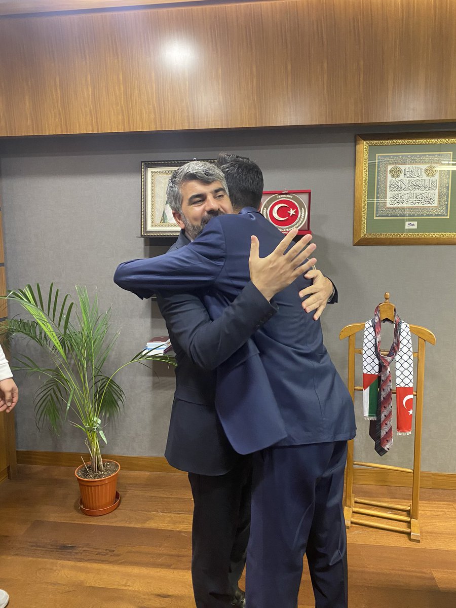 Bugün ortopedi teknikerlerini temsilen Görüştüğümüz Mersin milletvekili Faruk Dinç bey ile Branşımızın tüm sorunlarını, atama konusunda yaşanan sorunlar görüşüldü. Bize zaman ayırdığı için sayın Milletvekilimiz Faruk Dinç 'e teşekkür ederiz. <a href="/FarukDinc_/">Faruk Dinç</a>  <a href="/ortezprotezbirl/">ORTOPEDİK PROTEZ ORTEZ BİRLİĞİ</a>