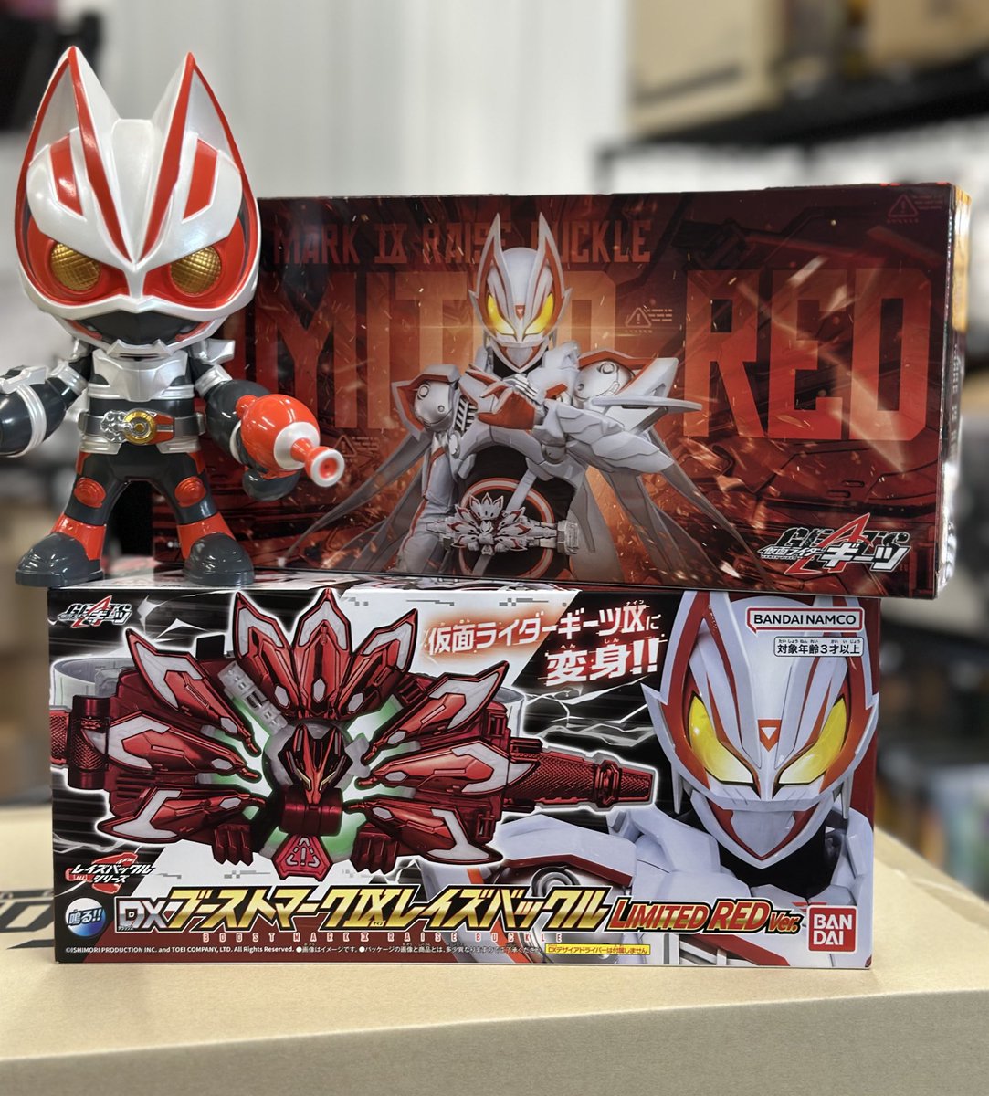 Tokullector's tweet image. 🎁 GIVEAWAY TIME!! 🎁

While we wait for general orders, we’ve got a couple of the #KamenRiderGeats Limited Red Boost Mark IX Raise buckles for giveaway!

Like, share &amp;amp; comment below 👇to enter! USA only, intl entries would have to cover shipping