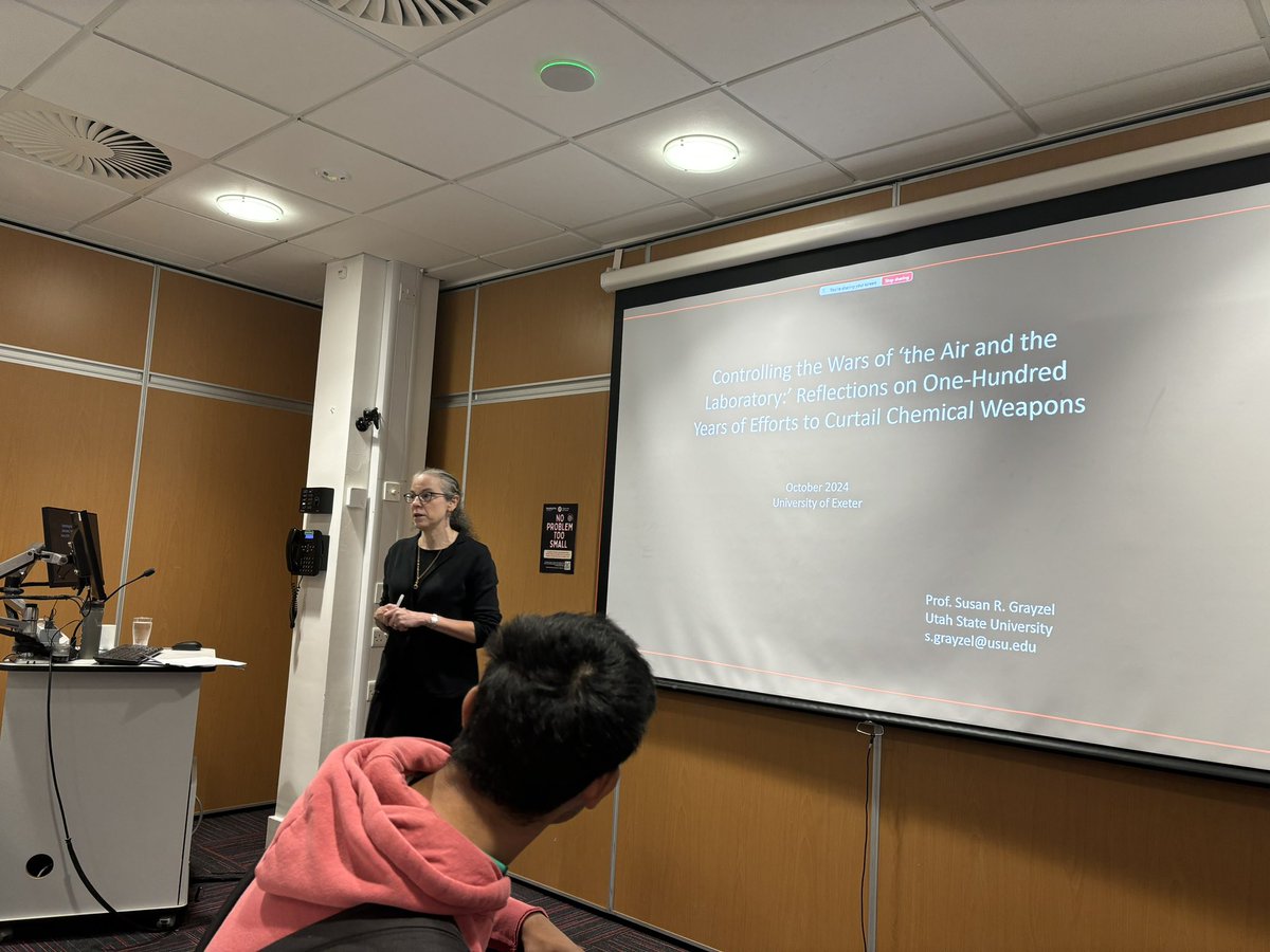 teachlearnwar's tweet image. The staff and students of our interdisciplinary department @HaSSCornwall had the absolute pleasure of hosting Prof. Susan Grayzel today for our Departmental Research Seminar series. She spoke on chemical warfare and international law in the interwar period. Standing room only!
