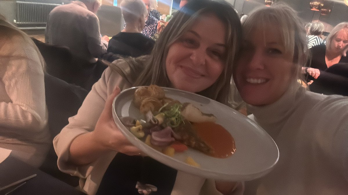 mrssfletch's tweet image. Proud teacher moment tonight. One of my Year 11’s graduated from @Eastleigh_Col completing his Junior Chef award at @EastavenueRest A great 3 course meal with a couple of my students and his parent coming along to support #immenselyproud @Crestwood_DfE #whywedowhatwedo