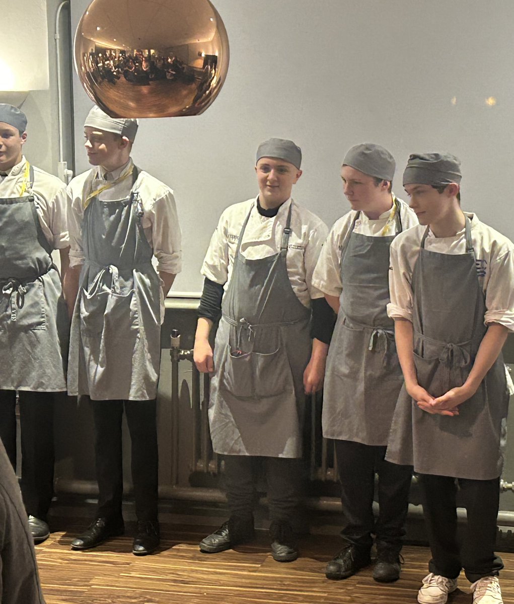 mrssfletch's tweet image. Proud teacher moment tonight. One of my Year 11’s graduated from @Eastleigh_Col completing his Junior Chef award at @EastavenueRest A great 3 course meal with a couple of my students and his parent coming along to support #immenselyproud @Crestwood_DfE #whywedowhatwedo