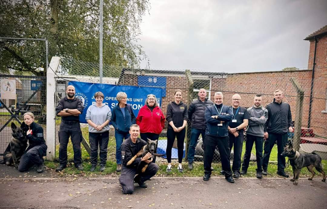 Hants_IOW Fire Dogs tweet media