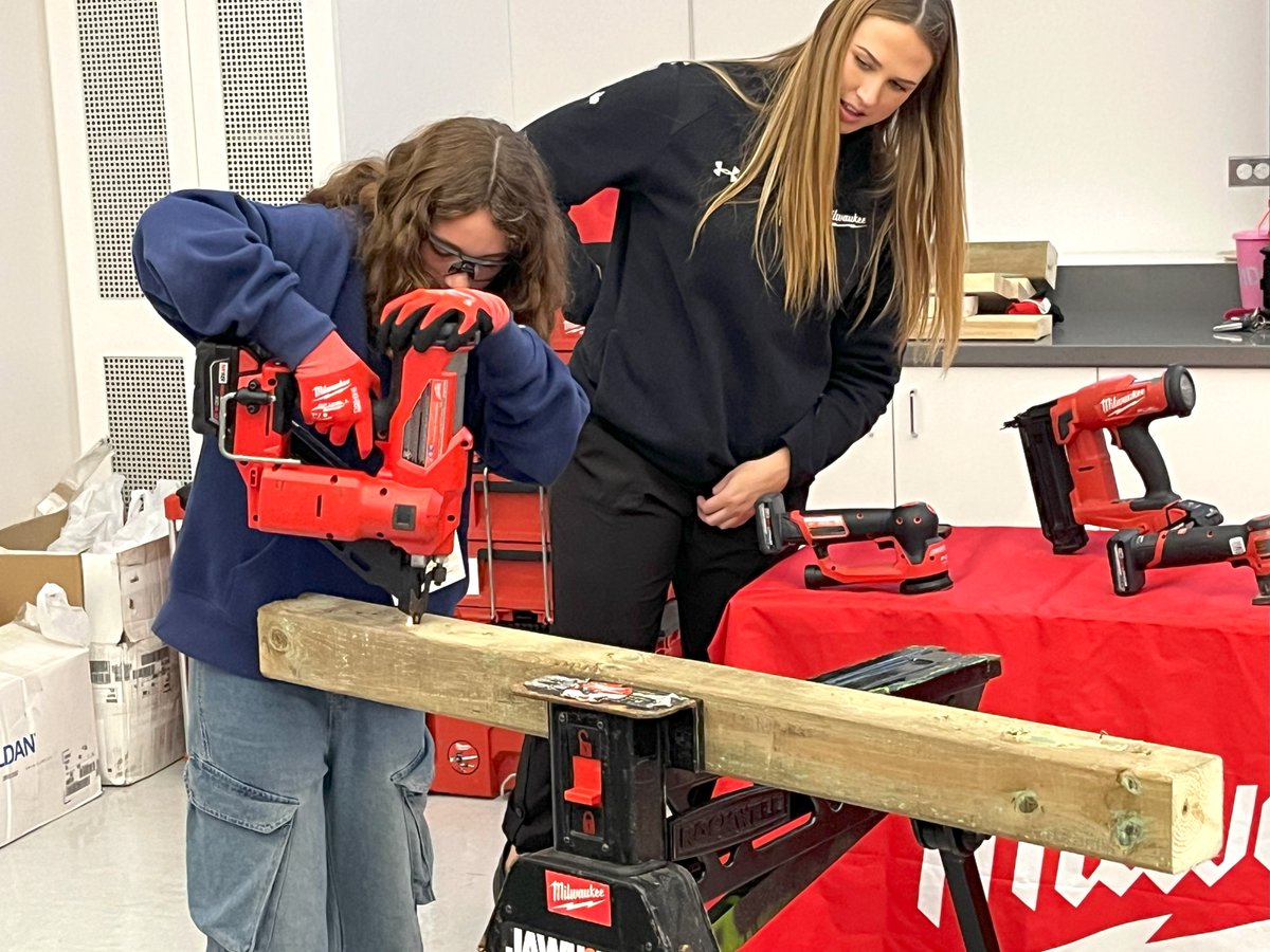 alcdsb's tweet image. Grade 7 &amp;amp; 8 students from @alcdsb_stph joined 150 other girls from across Eastern Ontario at the @skillsontario ‘International Day of the Girl’ event in Ottawa on Thursday where students explored careers in the skilled trades &amp;amp; technologies through hands-on learning. @alcdsb_oyap