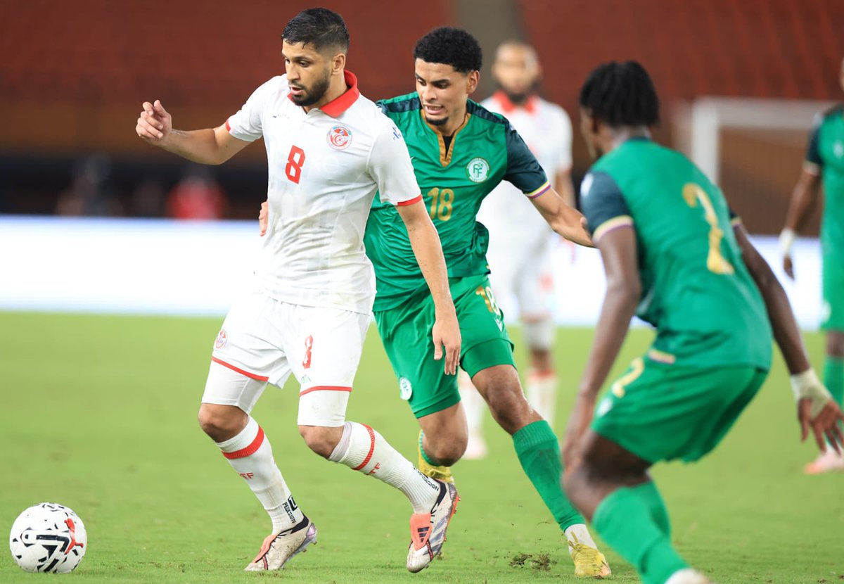 لاعب خط الوسط حمزة رفيعة🇹🇳 في تصفيات كأس إفريقيا في منتخب تونس هو 👇🏻

🏅 الأكثر منحا للتمريرات المفتاحية (10)
🏅 الأكثر صناعة للفرص المحققة (2)
🏅 الأكثر نجاحا في المراوغة (7)
🏅 الأكثر تدخلا على الكرة (15)
🎖 أعلى معدل تقييم سوفاسكور (7,58)