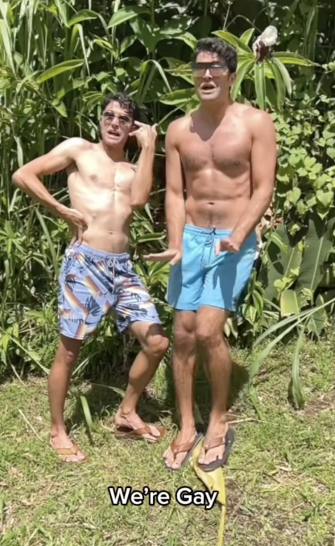 omgblog's tweet photo. OMG, when a str8 man interrupts gay twins https://t.co/0xImNtBHSi #InternetThings #LGBTQ #LOL https://t.co/AbRctXh6lV