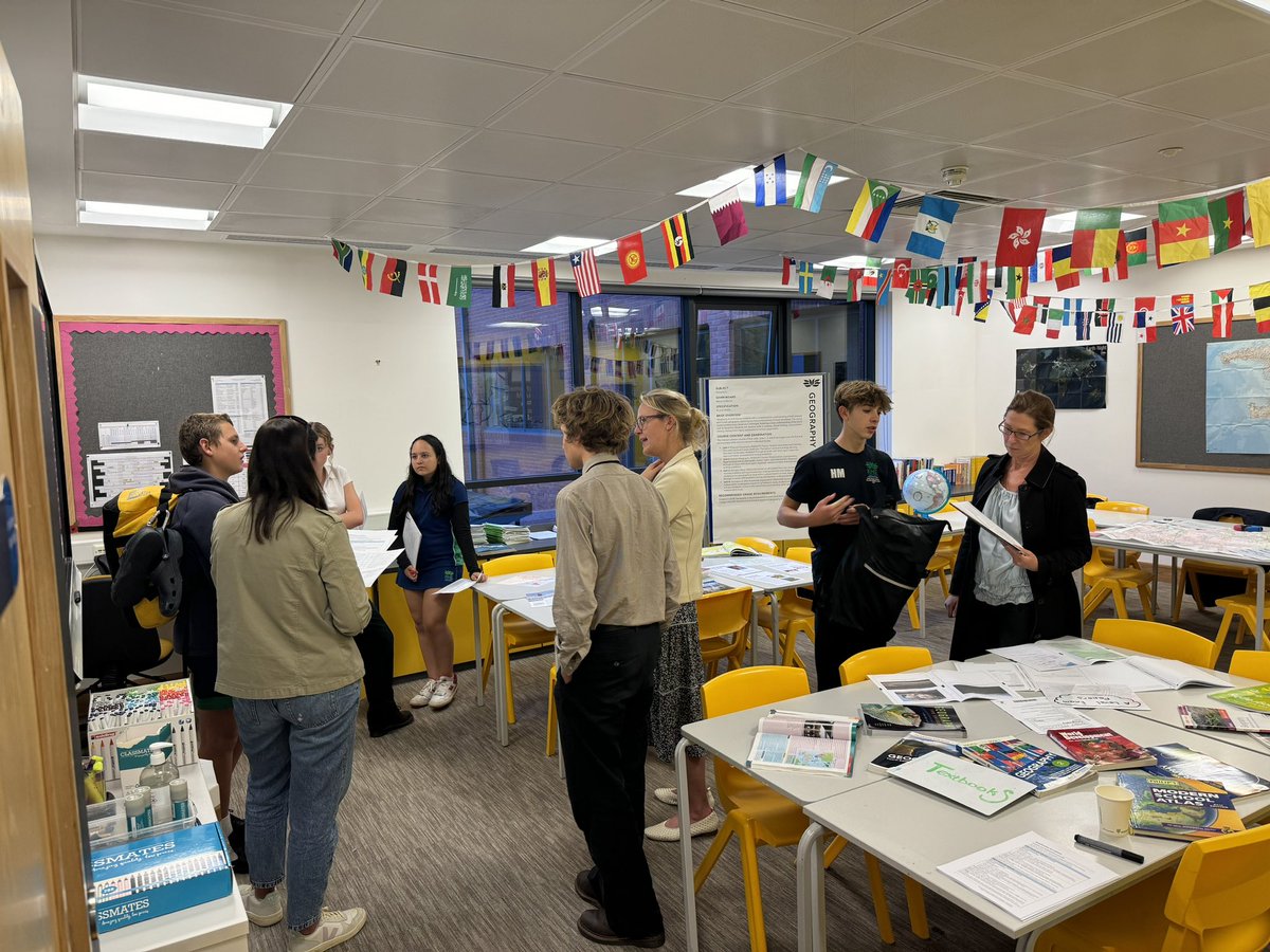 KewHouseHmn's tweet photo. The Sixth Form Open Evening tonight was a  great evening for the faculty to showcase the challenging and engaging courses we offer at A Level. Our current pupils spoke with pride about their courses &amp; sixth form life. @KewHouseSixth @KewHouseSchool https://t.co/bGyqNfMBS8