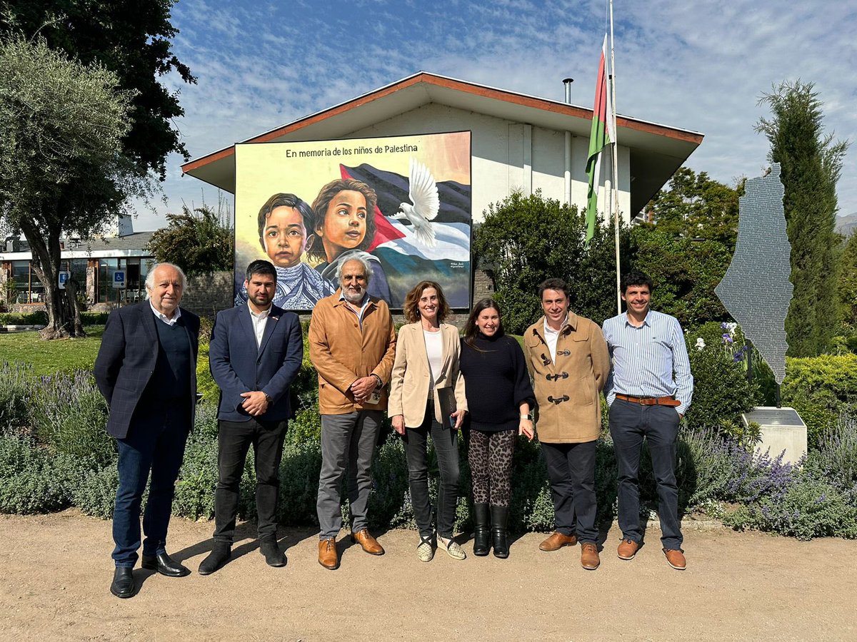 luishadad's tweet photo. Gracias @mcubillossigall por la reunión de hoy con miembros del directorio del Club Palestino, y por escuchar nuestro testimonio en un momento de profundo dolor para muchos palestinos. @ClubPalestinoCL @ComPalestinaCL https://t.co/TeVjDbbOZZ