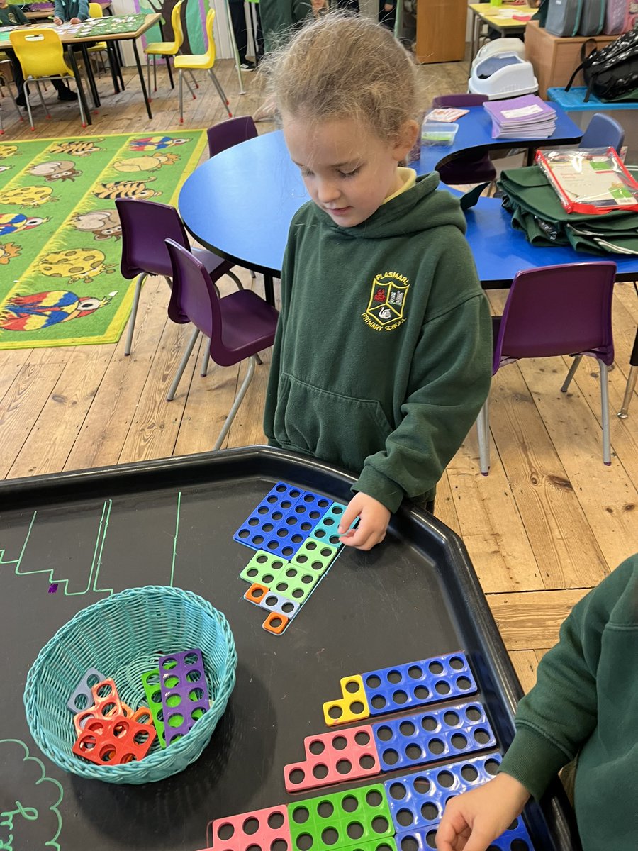 PlasmarlPrimary's tweet photo. Fun maths activities @Plasmarlyear1 #PlasNum https://t.co/nb7sjWXn3Q