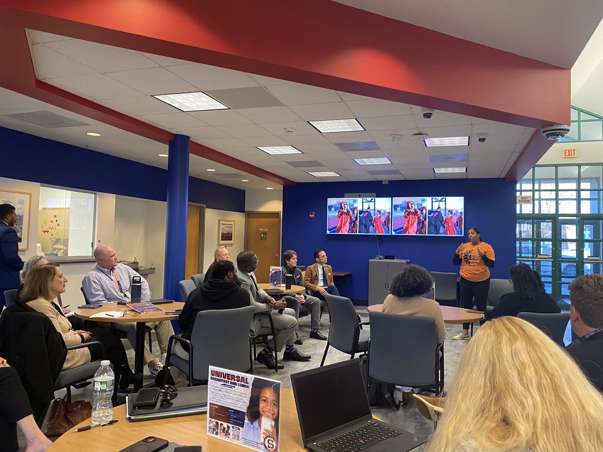Asst. Superintendent of Innovation, Equity, &amp; Engagement, <a href="/KedleyLeah/">Leah Kedley</a> leading a terrific gathering of our <a href="/SCSchools/">Schenectady Schools</a> community partners!  #StrongerTogether #SchenectadyRising