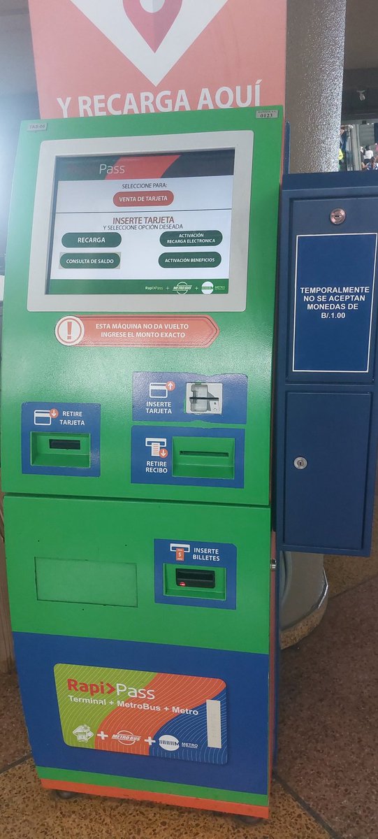 Julissa93679050's tweet photo. @AlvaroAlvaradoC Hoy estuve buscando desconsolada una maquina para recargar con monedas en la terminal, esto fue lo que me encontré, hasta cuando el abuso con el pueblo tuve que entrar a una tienda y rogarle a la muchacha que diera vuelto con un 1$ de papel y el que no tiene ... https://t.co/5DACWWgUTh
