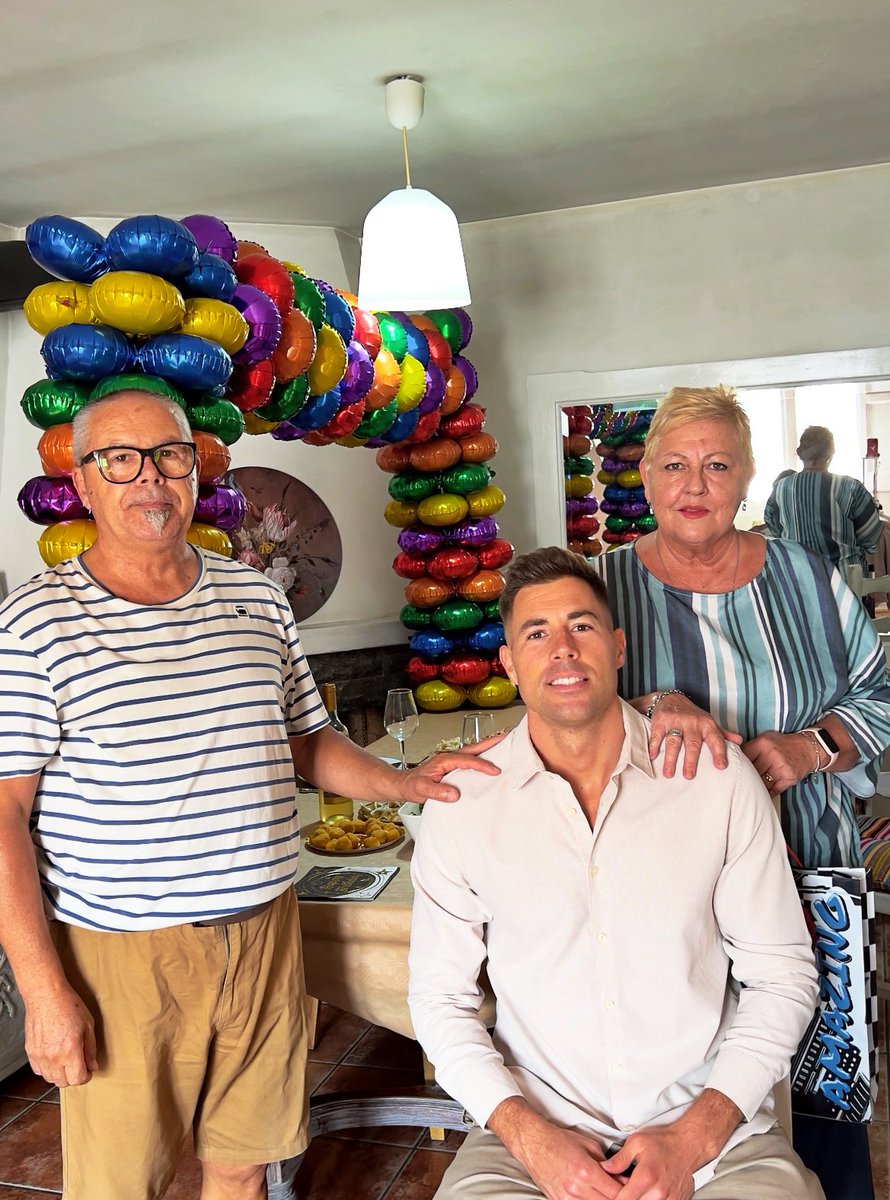 Hoy no va de fútbol, sino de algo más importante! Poder volver a celebrar momentos así juntos después de tanto tiempo es una auténtica bendición y lo que realmente importa, el resto es todo mentira. Sumando años de vida juntos! ❤️