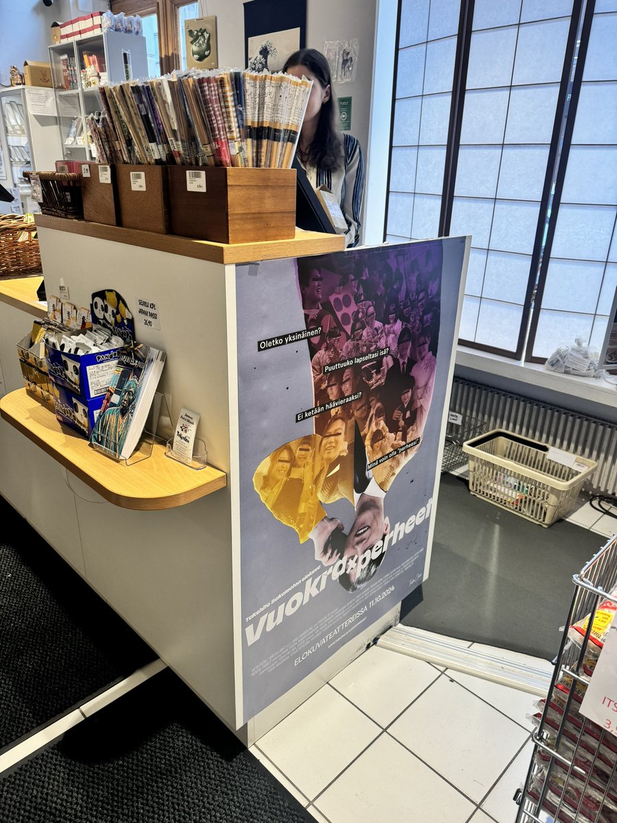 rentalfamily32's tweet photo. ヘルシンキの日本食材店 #Tokyokan さんで映画「#レンタルxファミリー」(#Vuokraperheet)のポスターを貼ってくださっています^_^
嬉しいです!
ヘルシンキ行かれた時は皆様是非^_^
本日もフィンランド各地で絶賛上映中です
#塩谷瞬 #川上なな実 #白石優愛
#でんでん #tabicine https://t.co/zjOUX32DiT