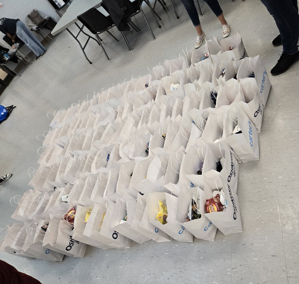 A huge thank you to Oshkosh/Carters for their generous donation to our Youth Justice program! 🙌 Your support helps us continue making a positive impact on the lives of youth in our community. We’re incredibly grateful for your partnership! 

💙 #ThankYou #CommunitySupport