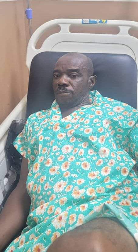 Ekwulu's tweet photo. UNKNOWN PATIENT...

The man whose picture you are seeing was said to have collapsed along Mile 2 Dubar Road Lagos on his way to work and was rushed to the Accident &amp; Emergency Ward of Isolo General Hospital by Good Samaritans four days ago.
It was discovered that all the items https://t.co/GuOhSvdSh8