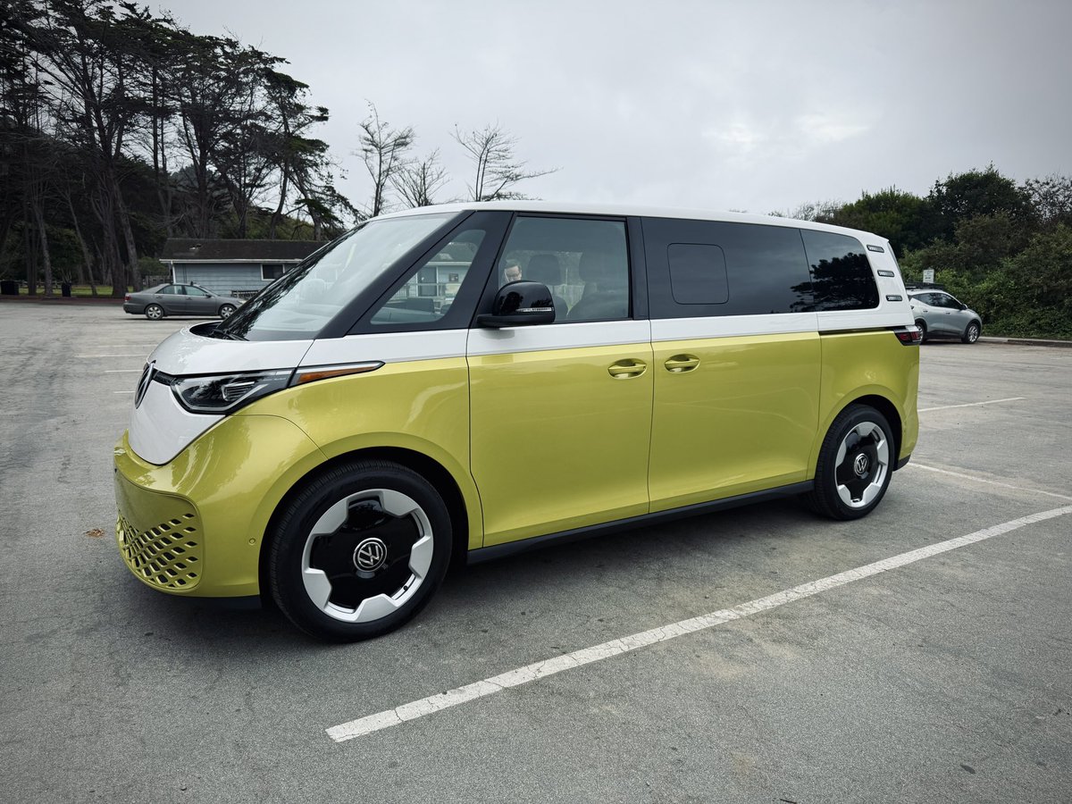 nandoprince93's tweet photo. Absolute Icon of a car
@VW ID Buzz is a head turner π€―
Would you drive this car? π€
#VWIDBUZZ #VWtestdrive https://t.co/FqY04pgKgy