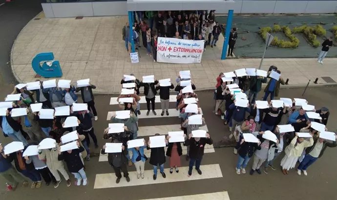 #SOSCRTVG Os compañeiros da Radio Galega e a TVG están en folga indefinida polo abuso dunha externalización onerosa e indefendible. Rexeitan un modelo de medios públicos que agravará o servilismo informativo e intensificará o desmantelamento.
<a href="/DefendeAGalega/">DefendeAGalega</a>