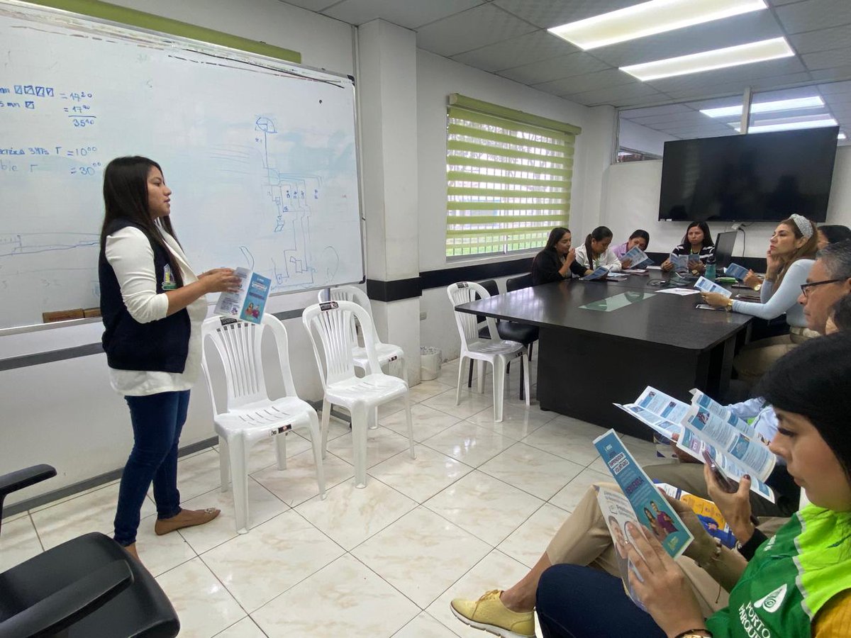 IESS_Manabi's tweet photo. #IESSteInforma | Nuestros promotores continúan con las jornadas de socialización. 🤝
📌Funcionarios de #Portoparques recibieron información sobre las prestaciones y servicios del @IESS_ec y @BiessEcuador.
Recuerda ¡siempre es mejor estar afiliado!👌
¡Afíliate Ya! https://t.co/akqb5UP7xD