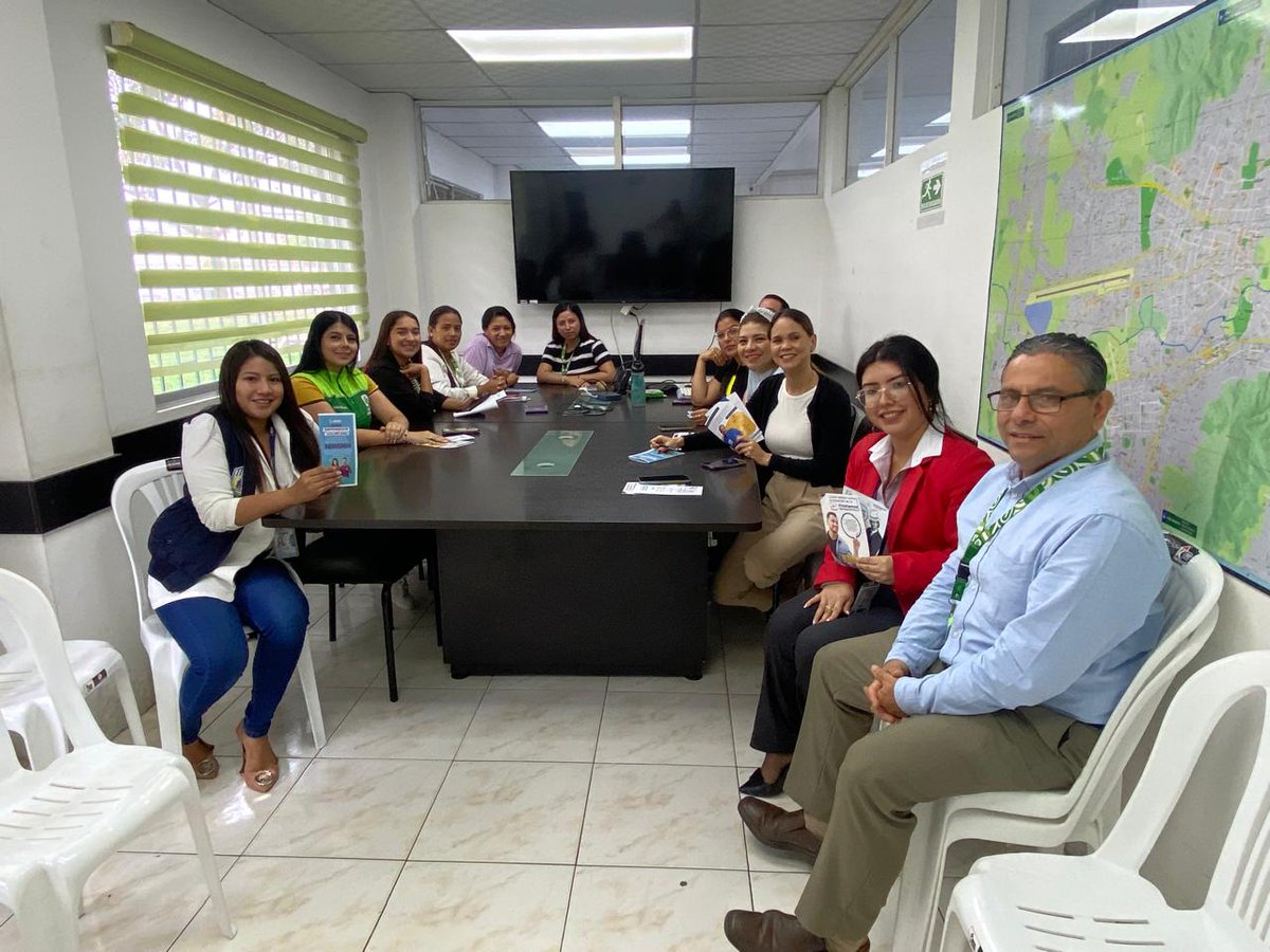 IESS_Manabi's tweet photo. #IESSteInforma | Nuestros promotores continúan con las jornadas de socialización. 🤝
📌Funcionarios de #Portoparques recibieron información sobre las prestaciones y servicios del @IESS_ec y @BiessEcuador.
Recuerda ¡siempre es mejor estar afiliado!👌
¡Afíliate Ya! https://t.co/akqb5UP7xD
