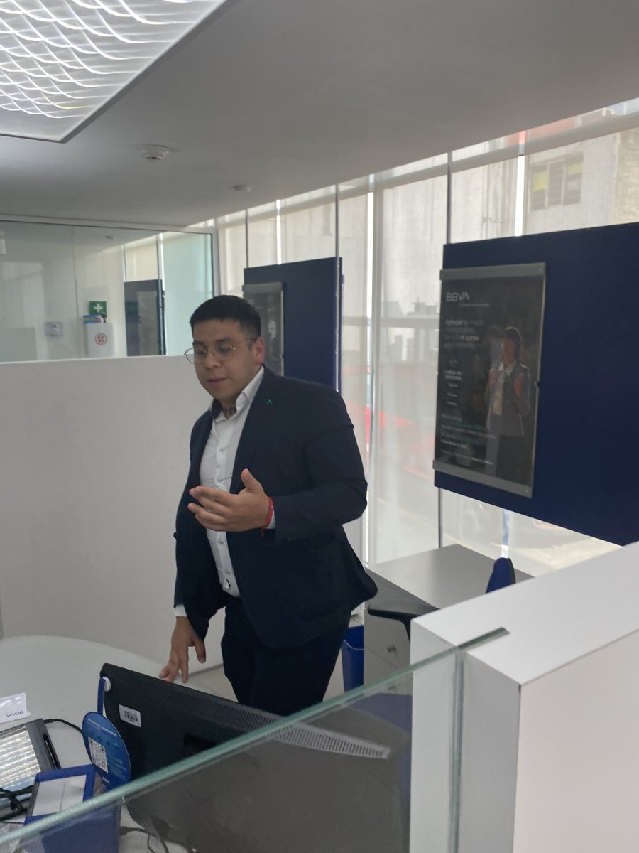 ravem74's tweet photo. @bbva por favor solicito su ayuda para reportar a este ejecutivo de nombre Daniel herrera García de la sucursal Huixquilucan centro, mimo que de forma prepotente y grosera estuvo pasando a otras personas sin tomar en cuenta el turno, sin argumentos https://t.co/pOjiYUR0mc