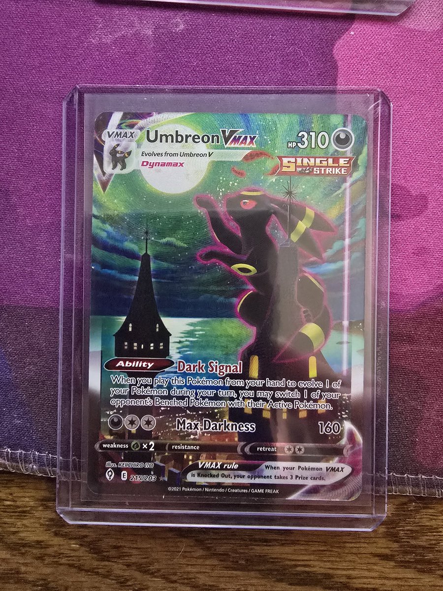 ZzLinxx_CS's tweet photo. Today I pulled this beauty. Extremely lucky as I have only opened 15 Evolving Skies booster packs. https://t.co/93GIqicNOI