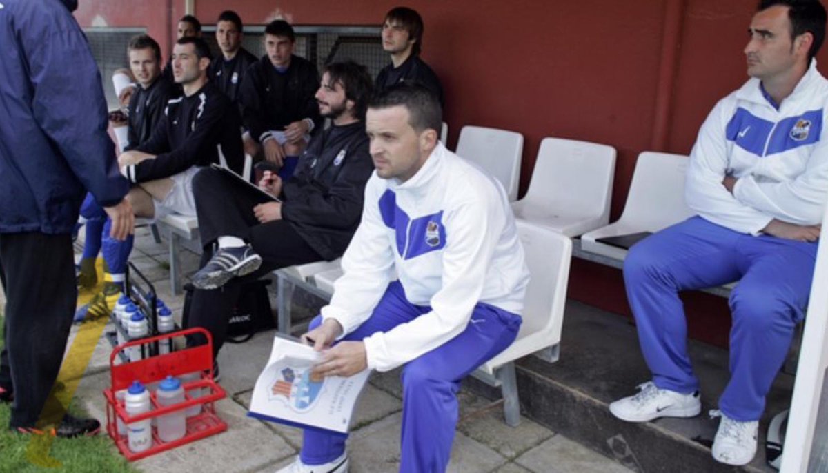 JuliGar16478759's tweet photo. Va fer-se càrrec de la plantilla de la UE Rapitenca els últims 10 partits de la temporada 2009/2010 a 1ªcat, substituint a Santi Palanca. Entrenar al CD Alcanar (3t) a 2ªcat amb la seva millor classificació. Tornar la  2023/24 com a ajudant de Carlos Ríos a la Rapitenca a 3ªRFEF. https://t.co/StZWZepMHa