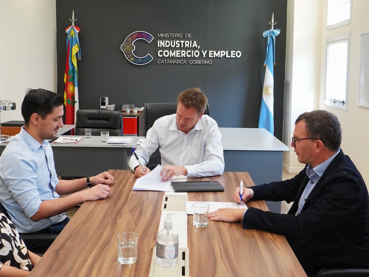 MiceCatamarca's tweet photo. 💪 La constitución del Fondo de Garantía Catamarca es una excelente noticia para las PyMes de la provincia, que ahora tienen una nueva herramienta para acceder a créditos que las impulse en su crecimiento. 🧵👇 https://t.co/GzZLnhZN33