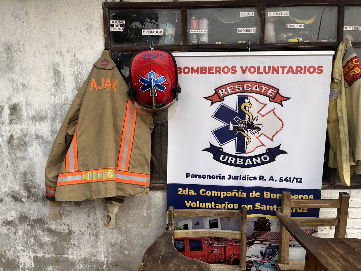 ajax_fire's tweet photo. 2/3 DC Kimbell, Elite Emergency Rescue Canada &amp;  Rotary Club of Pickering visited emergency operation centres &amp; met fire officials, medical, police &amp; Airforce. DC Kimbell took part in a coordinated water drop operation to help fire crews prevent fires from reaching the village https://t.co/FwUKX3r1u0