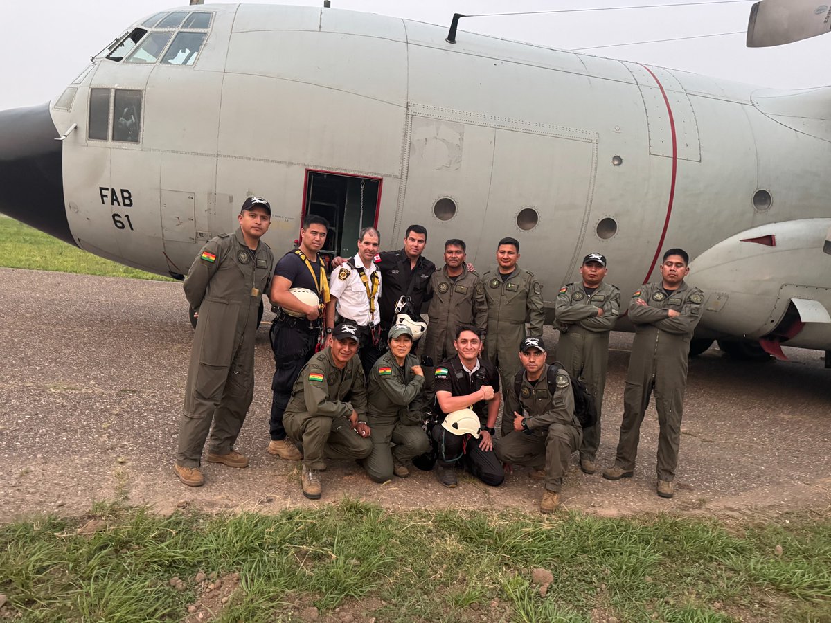 ajax_fire's tweet photo. 2/3 DC Kimbell, Elite Emergency Rescue Canada &amp;  Rotary Club of Pickering visited emergency operation centres &amp; met fire officials, medical, police &amp; Airforce. DC Kimbell took part in a coordinated water drop operation to help fire crews prevent fires from reaching the village https://t.co/FwUKX3r1u0