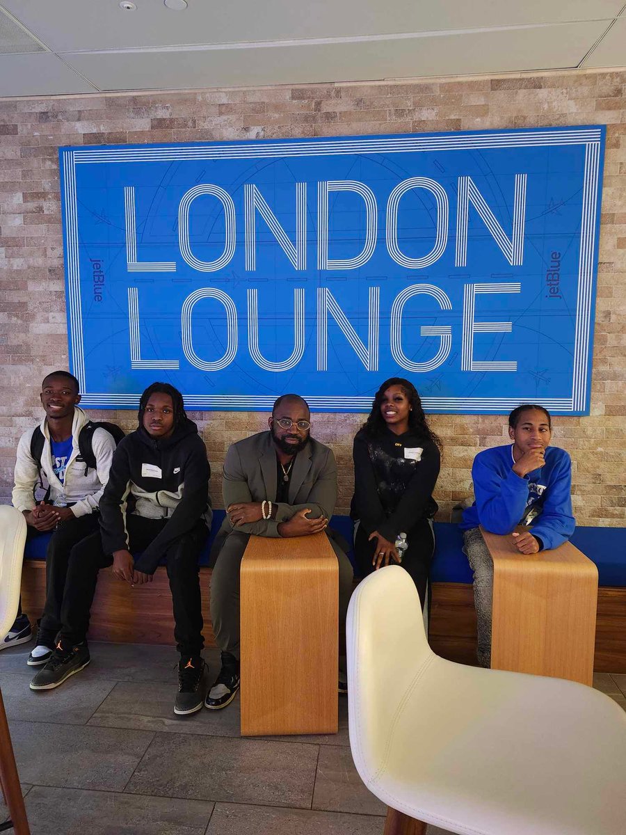 Leadersnyc's tweet photo. TLNYC's Aviation Tour of HBCUs first stopped at JetBlue's headquarters. This provided the students a chance to delve into all that JetBlue encompasses, an invaluable educational experience, especially for those passionate about the aviation field. #jetblue #TLNYC  #HBCU https://t.co/W2AOpumRi6