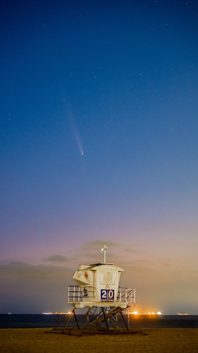 Comet C/2023 A3 Tsuchinshan-ATLAS as seen over #BolsaChica, #HuntingtonBeach , CA yesterday.

Experts say this comet will not return to the inner Solar System for 80,000 years.

📸: Matthew Goriachkovsky

#comet #comettsuchinshanatlas #tsuchinshanatlas #tsuchinshan #castateparks