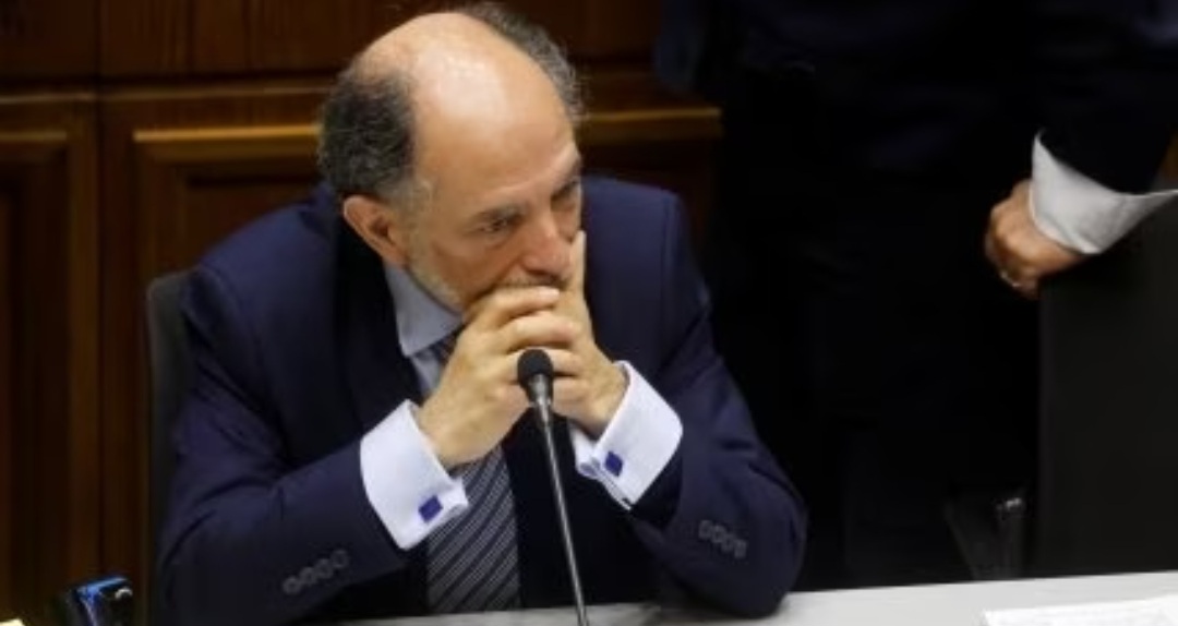 Daniel399492892's tweet photo. Es destituido  el Juez Sergio Muñoz y  la izquierda corrupta llora . https://t.co/KEOzybWZ9G