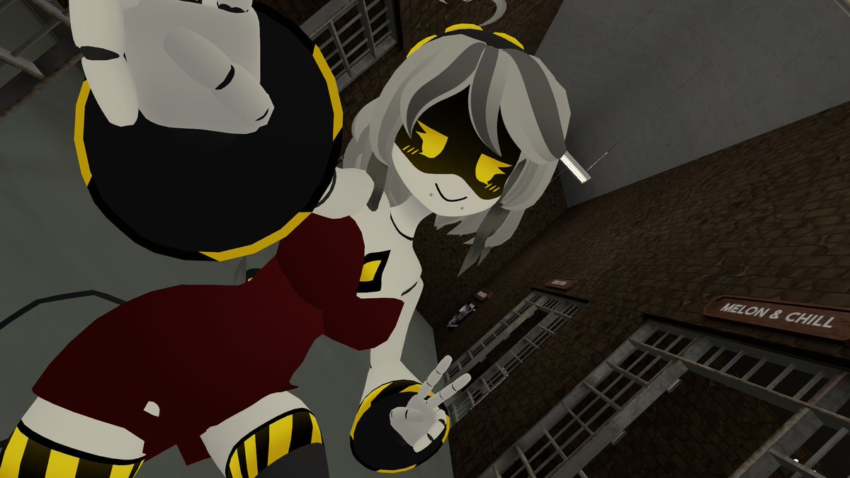 Bluumiii_'s tweet image. Servin&apos; V time 💛

#murderdrones , #vrchat