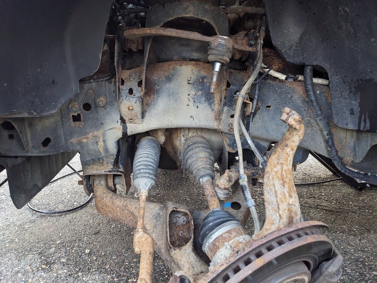 Old strut out, not as bad as I expected and I got to use the strut compressor I bought for no particular reason :3