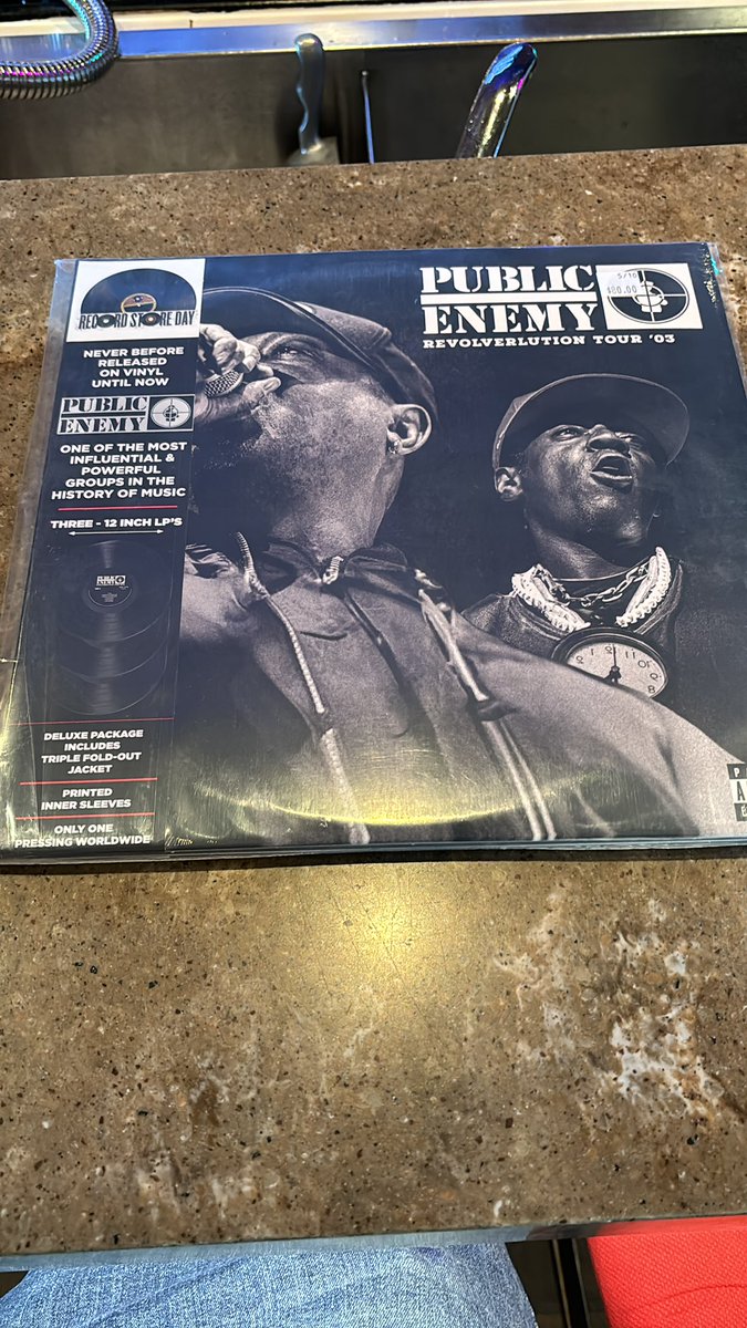 SteveGrant19's tweet photo. Hello @MrChuckD https://t.co/Gfw26HnE1h