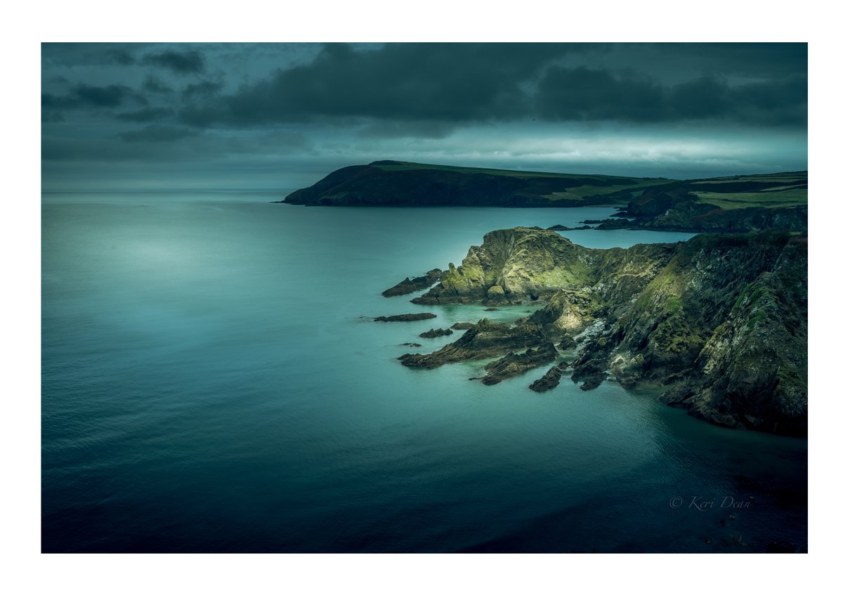 Last light before the storm #photograghy #Nikon #nature #landscape <a href="/TPGallery/">The Photographers' Gallery</a> <a href="/OPOTY/">Outdoor Photography</a> <a href="/ThePhotoHour/">#ThePhotoHour</a> <a href="/StormHour/">#StormHour</a> #Cloudscape #Wales