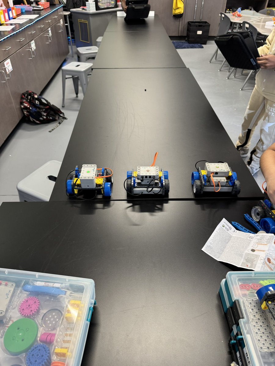 AshleyG_BCE's tweet image. “Ready, set, robot!”🤖🚗 Our robotics club is racing VEX GO creations today, pushing the limits of STEM and teamwork! #Robotics #STEM #VEXGO #InnovationInAction